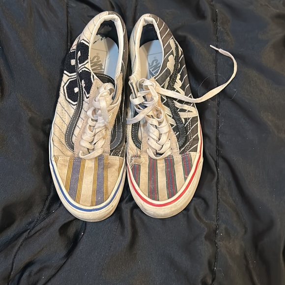 Vans - Picture 2 of 6